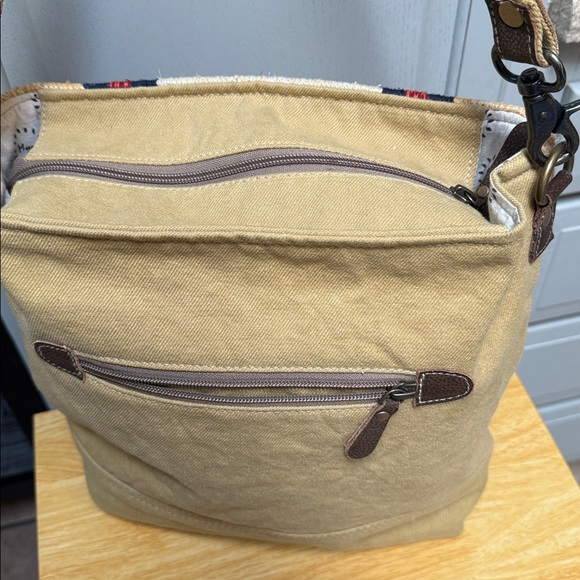 SPRING BLOOMS SHOULDER BAG - Picture 8 of 17